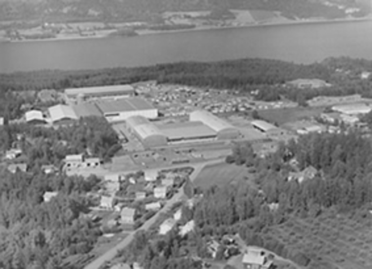 Widerøes Flyveselskap A/S, Flyfoto av Moelven Bruk, Ringsakerhus, Ringsaker.
