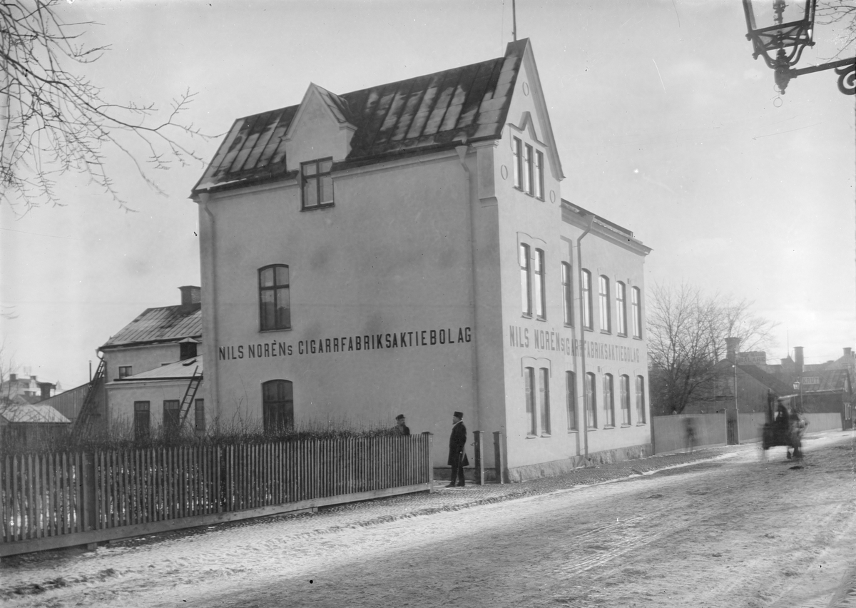 Henri Osti's Fotografiateliér, Nils Noréns Cigarrfabriks AB, Svartbäcksgatan 39, Uppsala före 1914