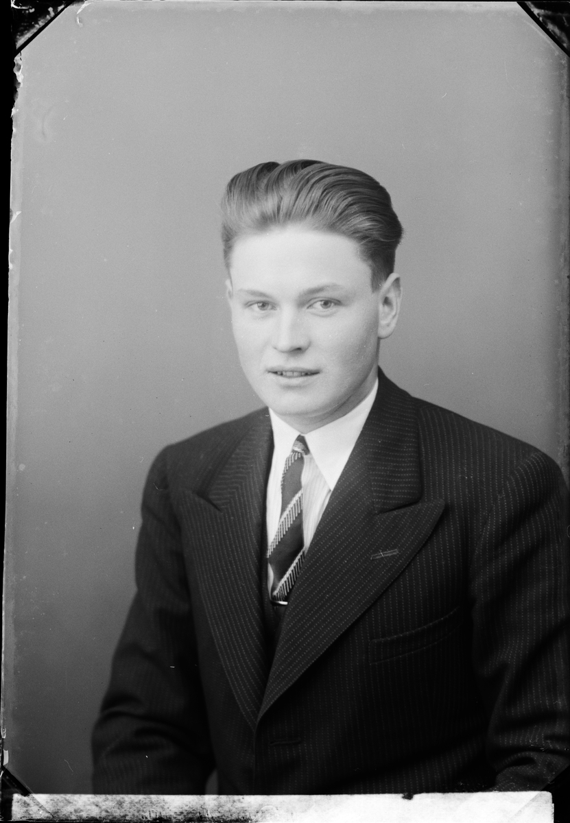 Skötsner-Edhlund, Ateljé Portrait - Ragnar Andersson from Gimo, Uppland