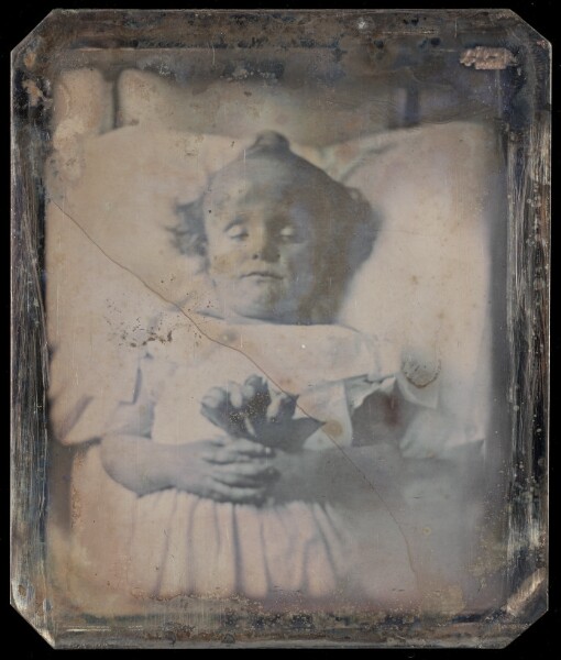 Jacob Byerly, [Postmortem Portrait of a Little Girl Holding a Small Bouquet of Roses]