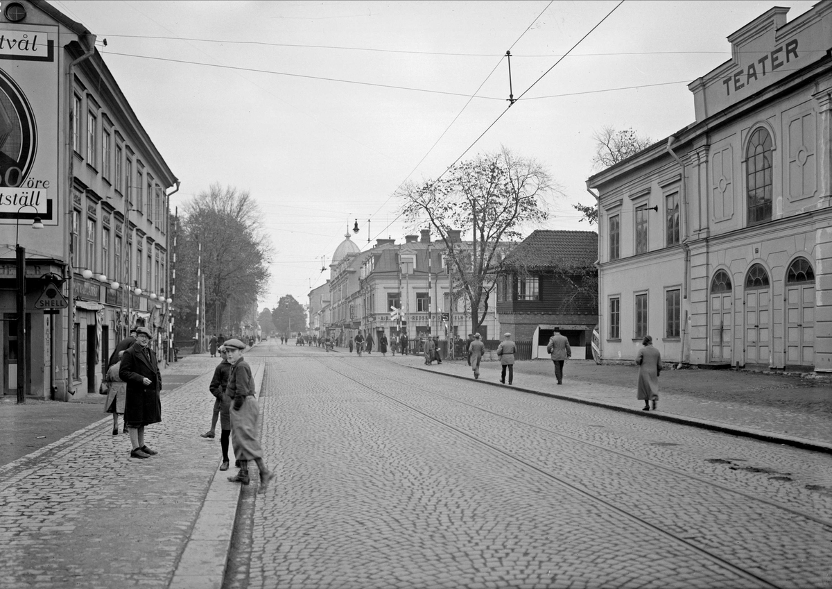 Paul Sandberg, Vaksalagatan med Uppsala teater, Chateau Barowiak, Uppsala före 1939