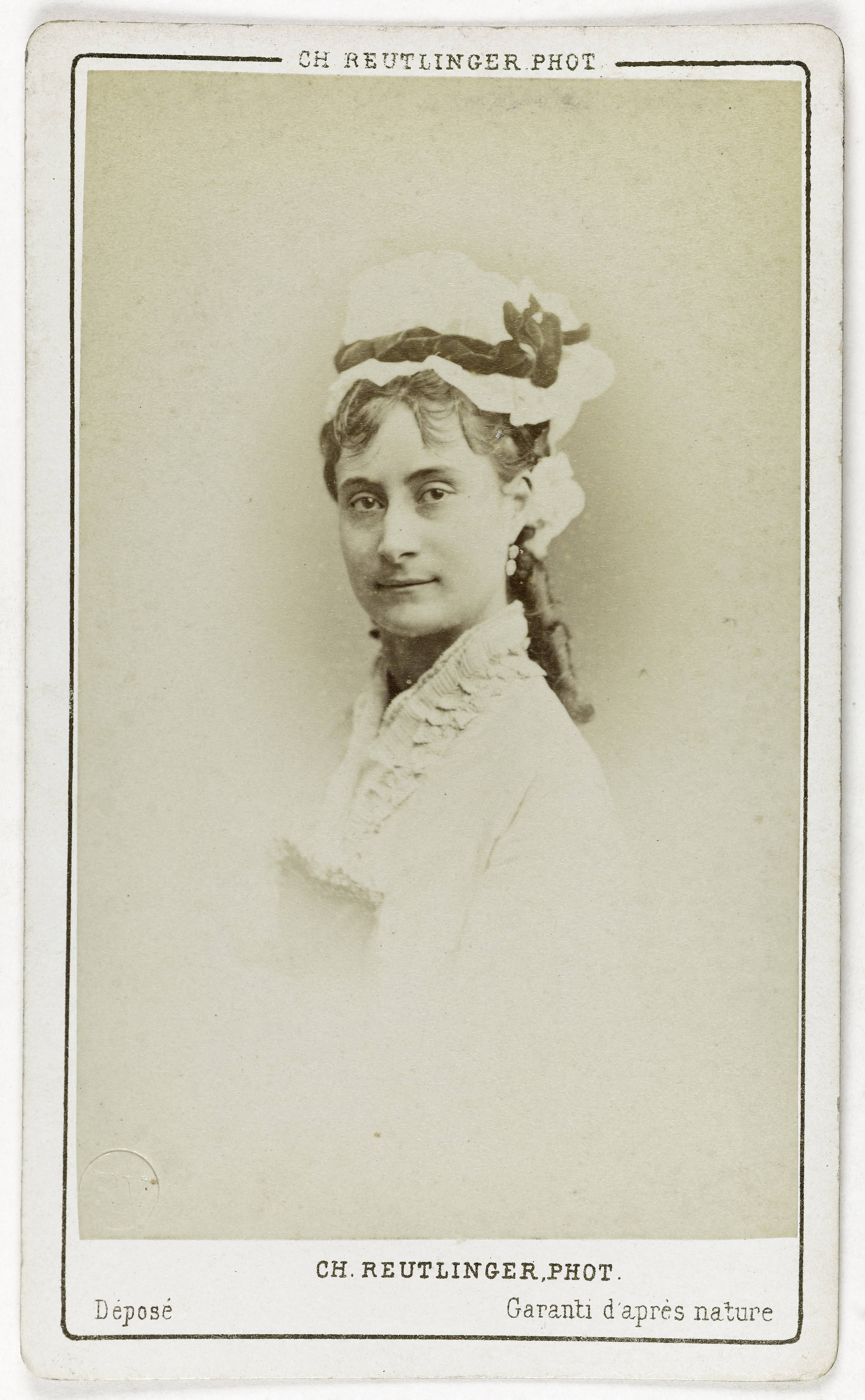Charles Reutlinger, Portrait de Mora, actrice au théâtre du Vaudeville.