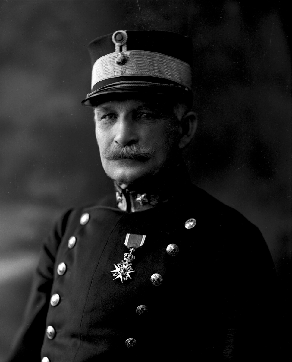 Gustav Borgen, Portrett, generalmajor Johan Lauritz Bull i uniform.