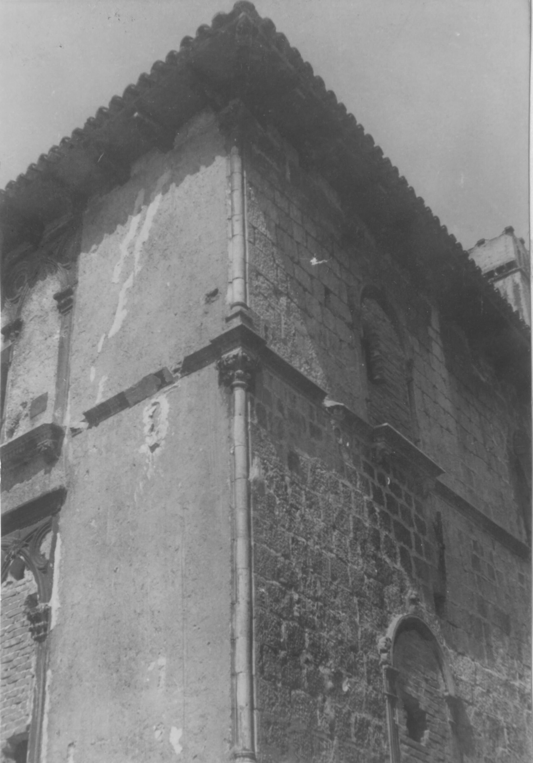 Branko Fučić, Cres, pročelje palazzetta Arsan Petris, dio gornjeg dijela pročelja; venecijanska gotika