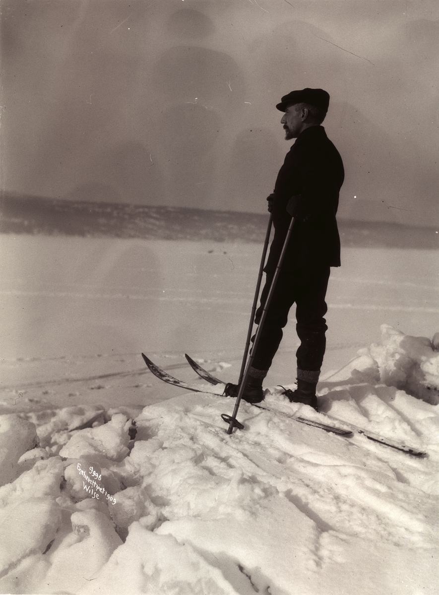 Anders Beer Wilse, Prot: Roald Amundsen - paa Ski 7/3 1909