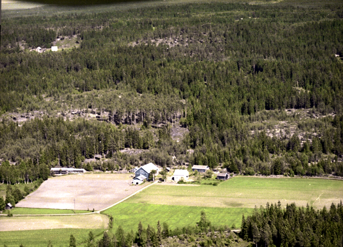 Widerøes Flyveselskap A/S, FLYFOTO LØVLIA 312-1, ROMEDAL