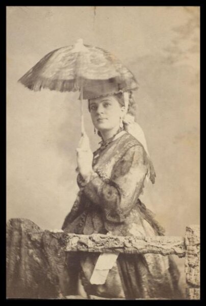 London Stereoscopic and Photographic Company, Guy Little Theatrical Photograph