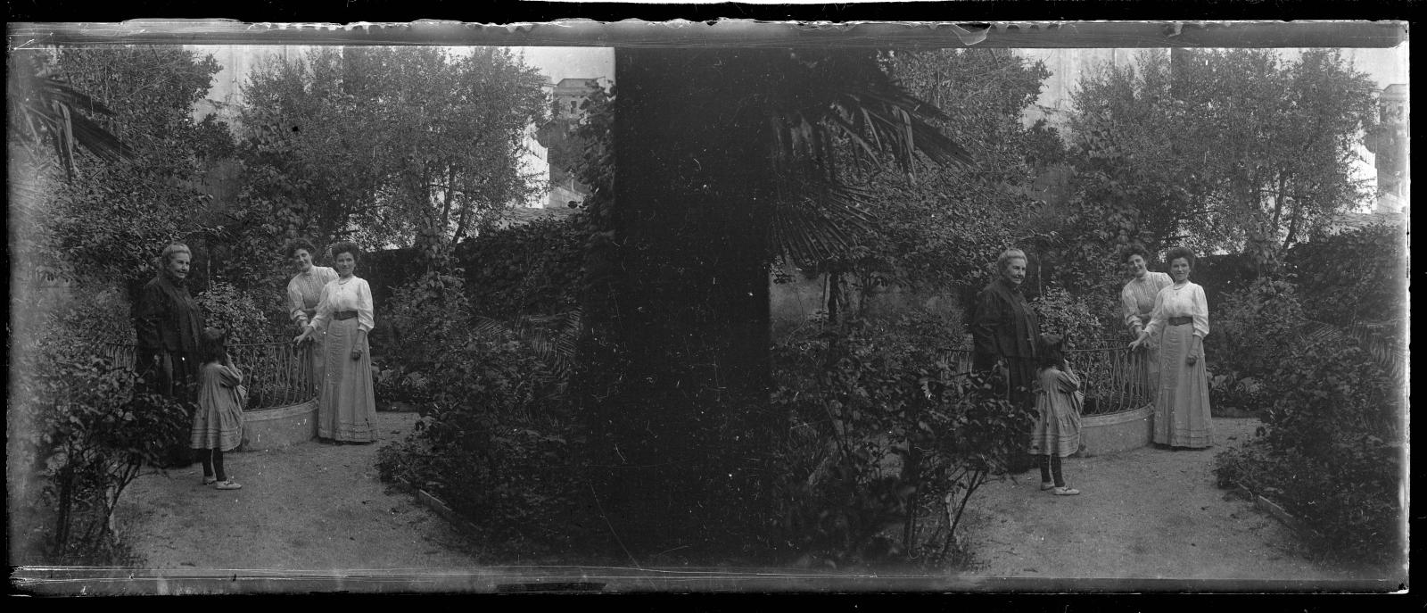 Desconegut, [Private garden]