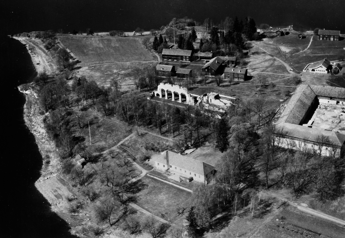 Anno Domkirkeodden, FLYFOTO OVER DOMKIRKEODDEN OG HEDMARKSMUSEET, DOMKIRKERUINEN, HEDMARKSTUNET SETT FRA NORD