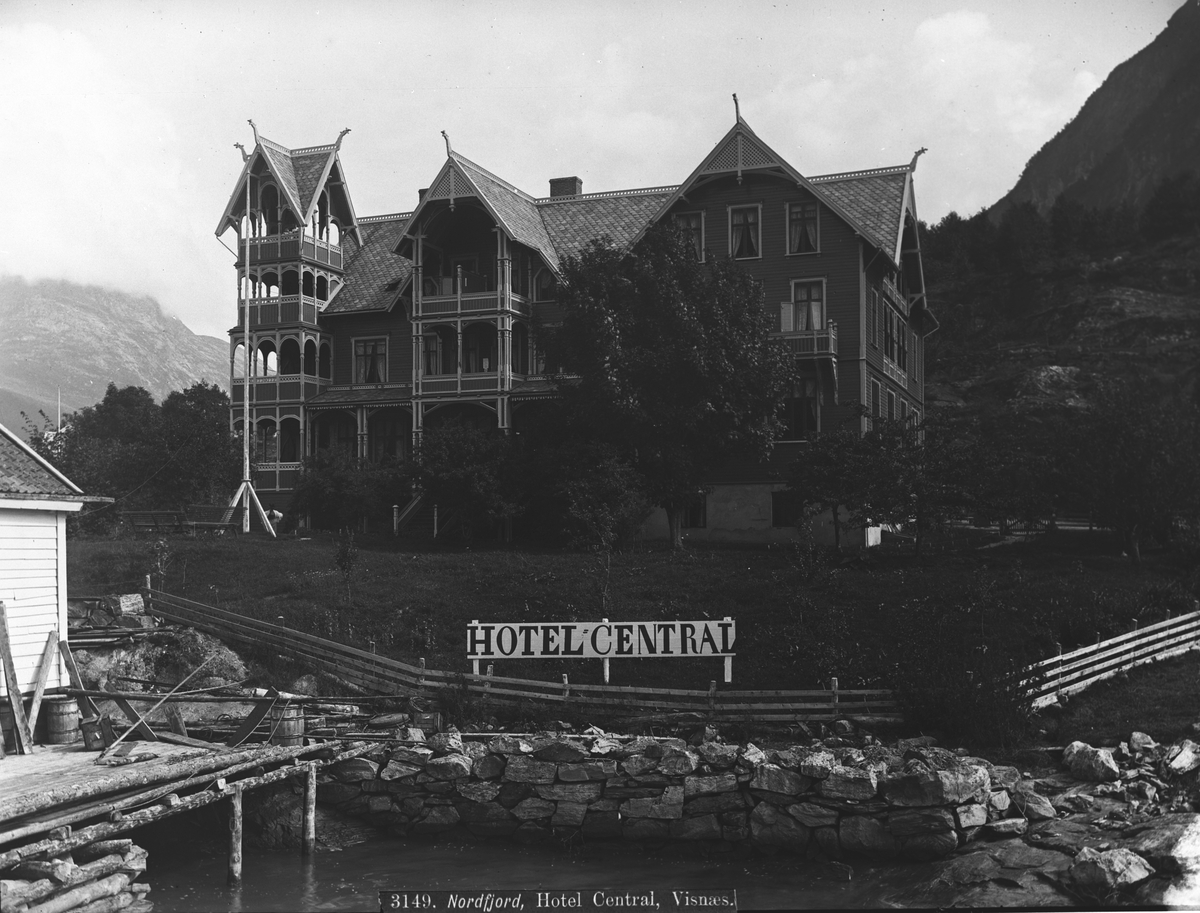 Axel Lindahl, Prot: Nordfjord Visnæs Hotel Central