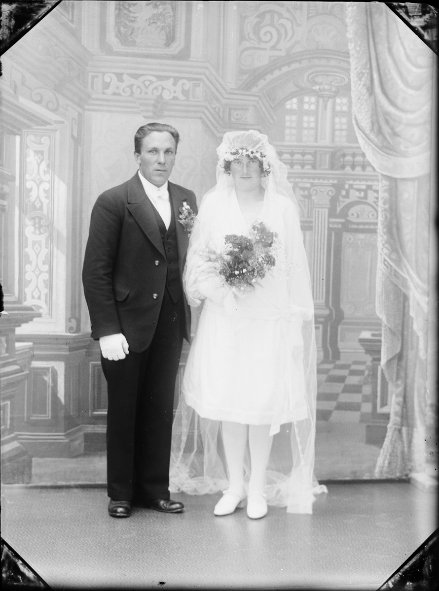 Skötsner-Edhlund, Brudparet Karlsson från Harg socken, Uppland 1929