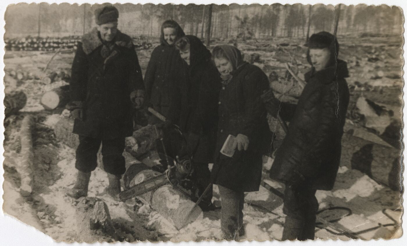 Nežinomas autorius, Chandagajaus miško pramonės ūkio brigada