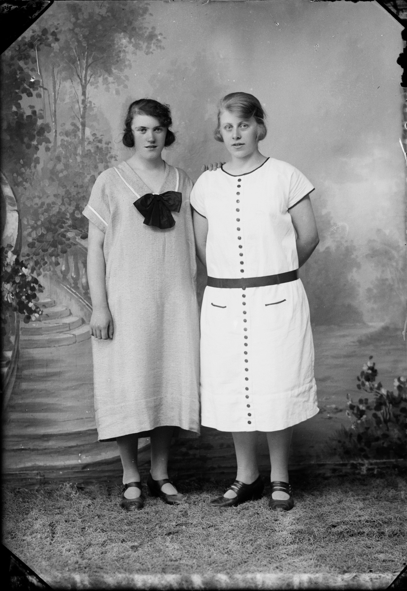 Skötsner-Edhlund, Two Women, Östhammar, Uppland