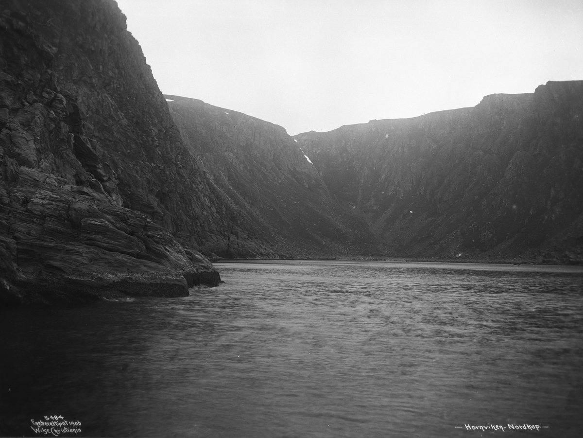 Anders Beer Wilse, Prot: Nordkap - Hornviken set fra Sjøen Juli 1906