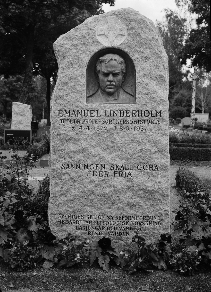 Paul Sandberg, Professor Emaunel Linderholm’s grave care at Uppsala Old Cemetery, Uppsala 1939