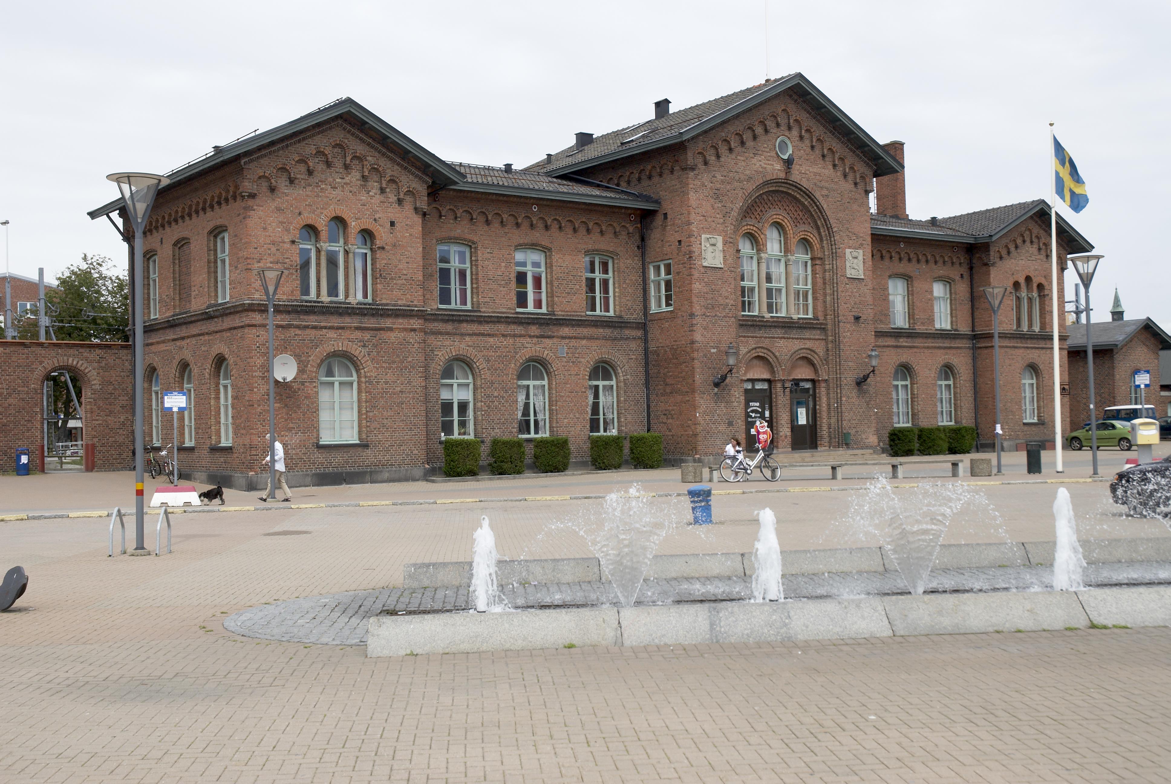 Bengt A Lundberg, Ystads station