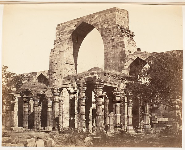 Unknown, [Hindoo Pillars and Mahomedan Arch at the Qutub Minar, Delhi]