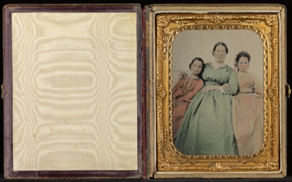 Unknown, [Portrait of a Woman with Two Young Women on Either Side]