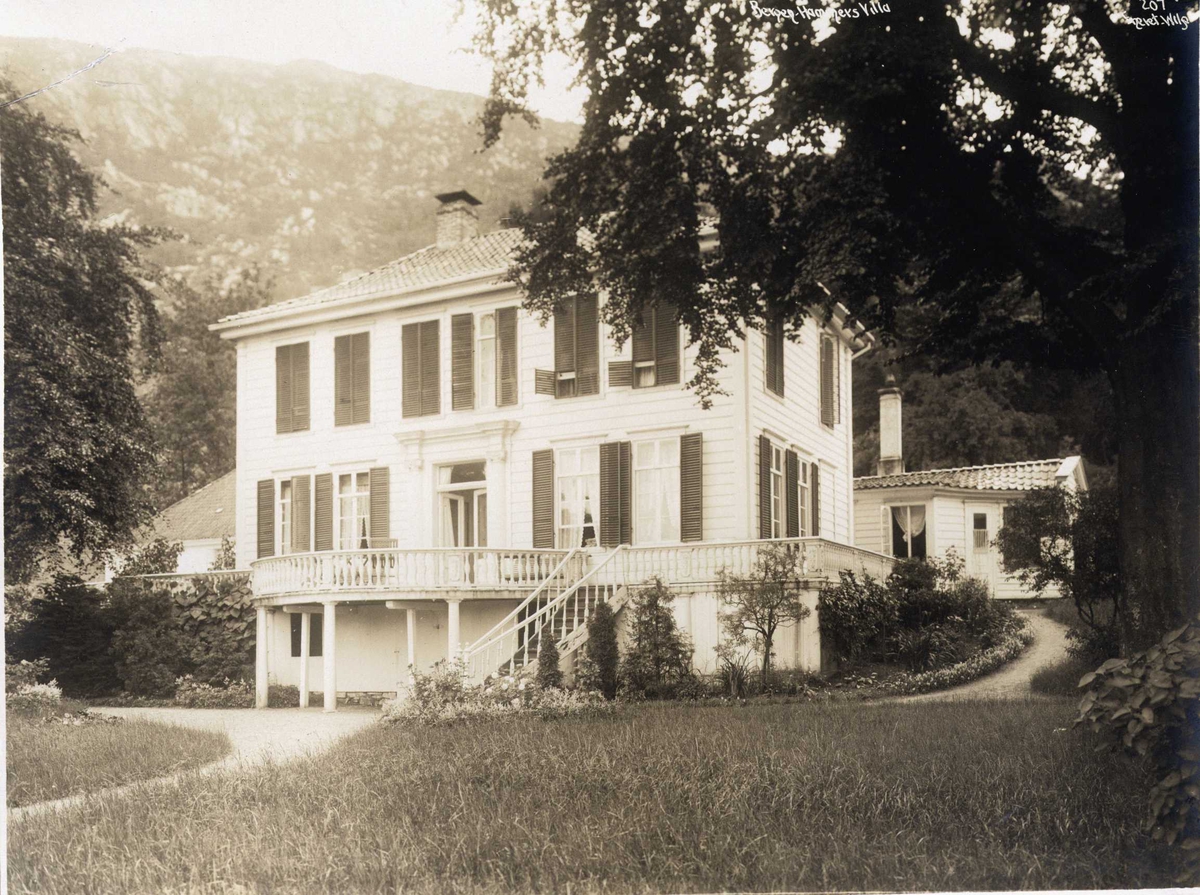 Anders Beer Wilse, Trevilla, Hammers villa, Bergen, Hordaland. Fotografert 1912.