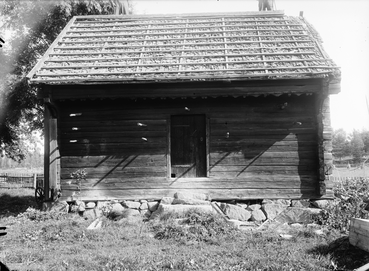 Paul Sandberg, Food and cereal bod - now at the open-air museum Disagården - in its original location, Östanå, Morkarla parish, Uppland