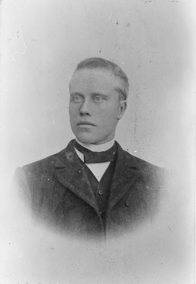 Ukjent, Portrett av mann - Haldo Eggemoen, født 1872, gift med Helga Rud fra Brydalen