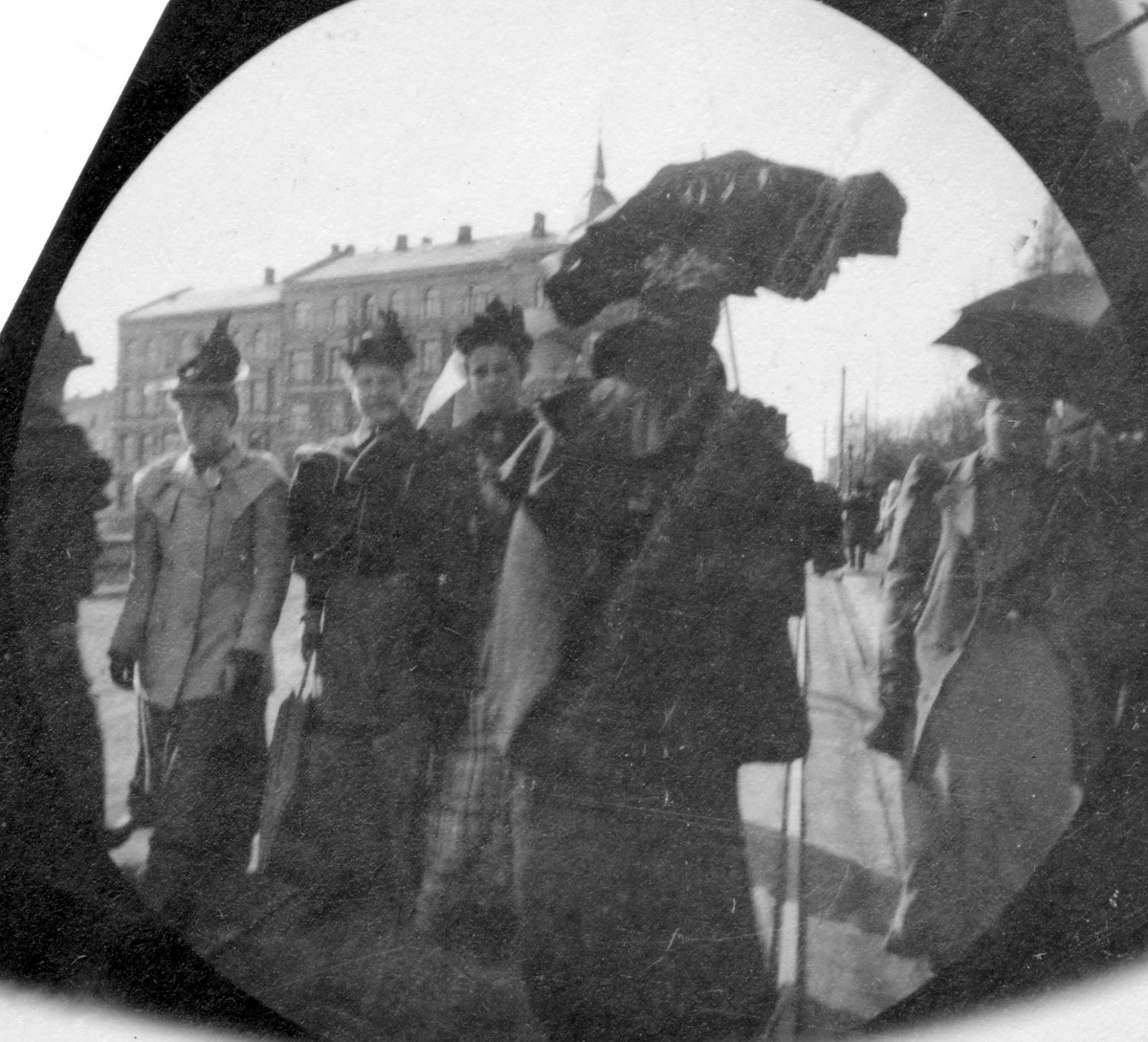Fredrik Carl Mülertz Størmer, En gruppe kvinner i bygate, Skillebekk, Oslo..