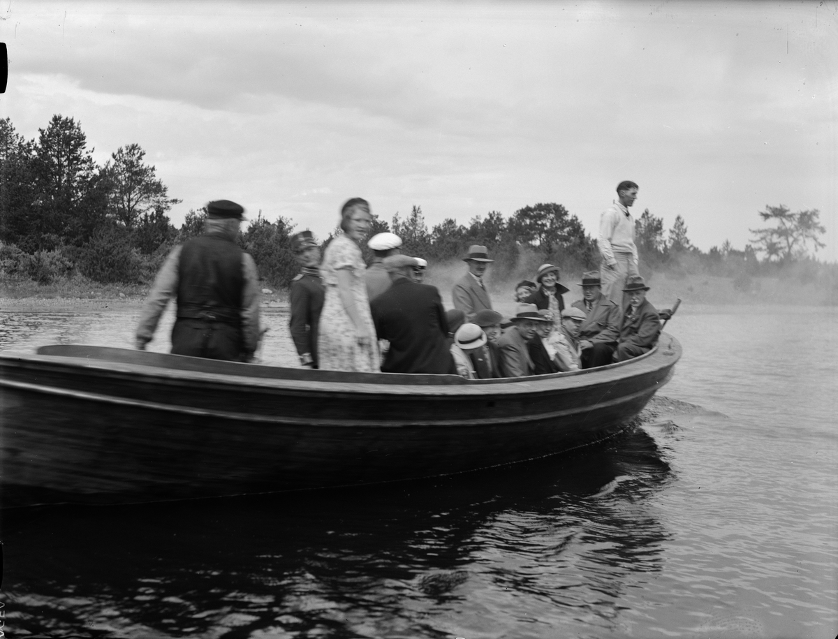 Paul Sandberg, Upplands fornminnesförenings och Naturskyddsföreningens gemensamma utflykt, det grunda inloppet till Billhamn passeras, Älvkarleby