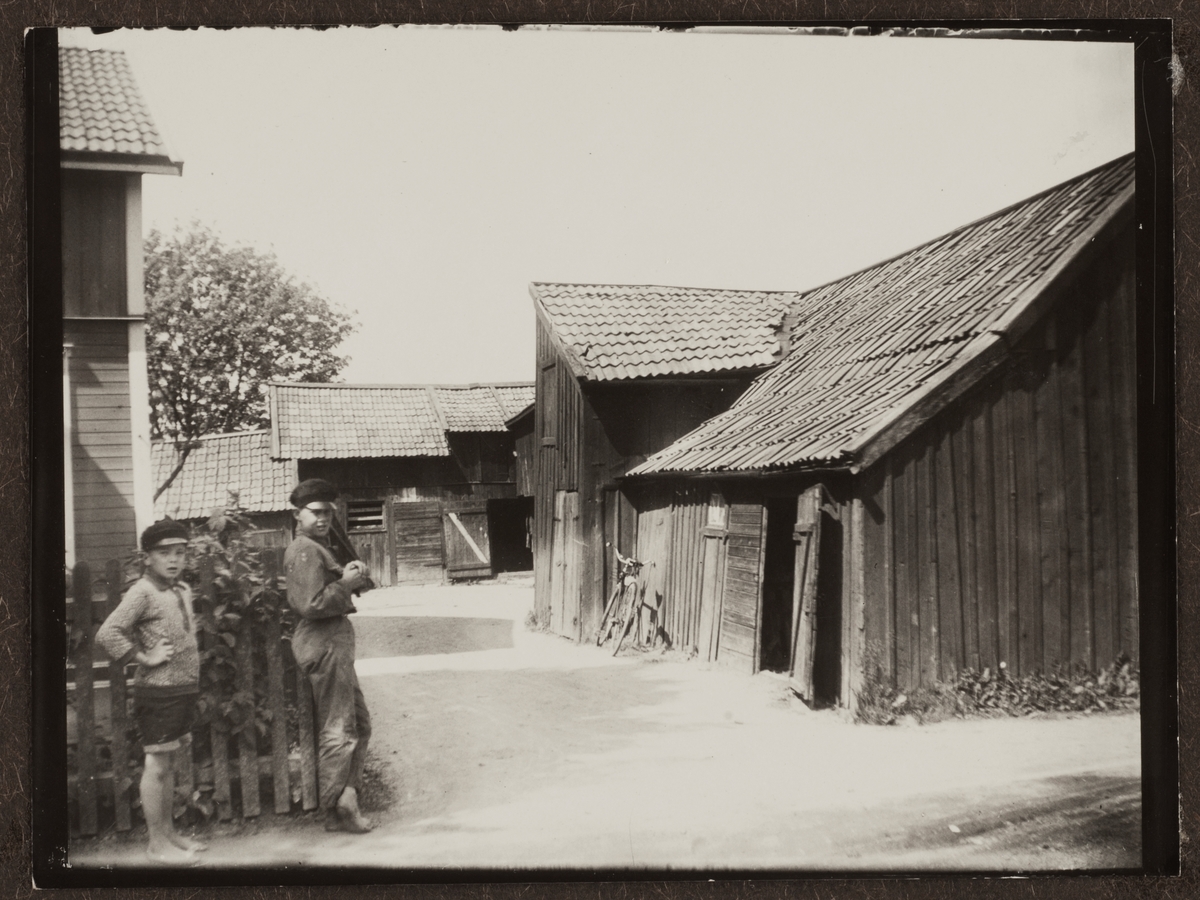 August Fredrik Schagerström, “Upsala, outbuildings on the road between the city and Almtuna,” Fålhagen, Uppsala 1929