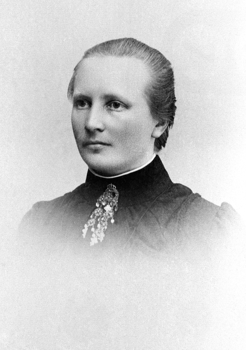 Anno Domkirkeodden, PORTRETT: DIAKONISSE JOHANNE SAGBROEN FØDT: 22. 11. 1870, SAGBROEN