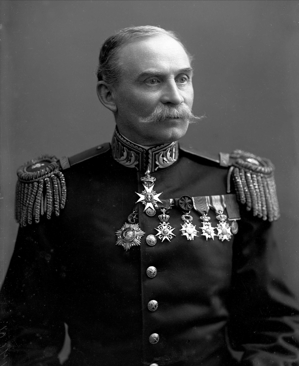 Gustav Borgen, Portrett, general Morgenstierne i uniform.