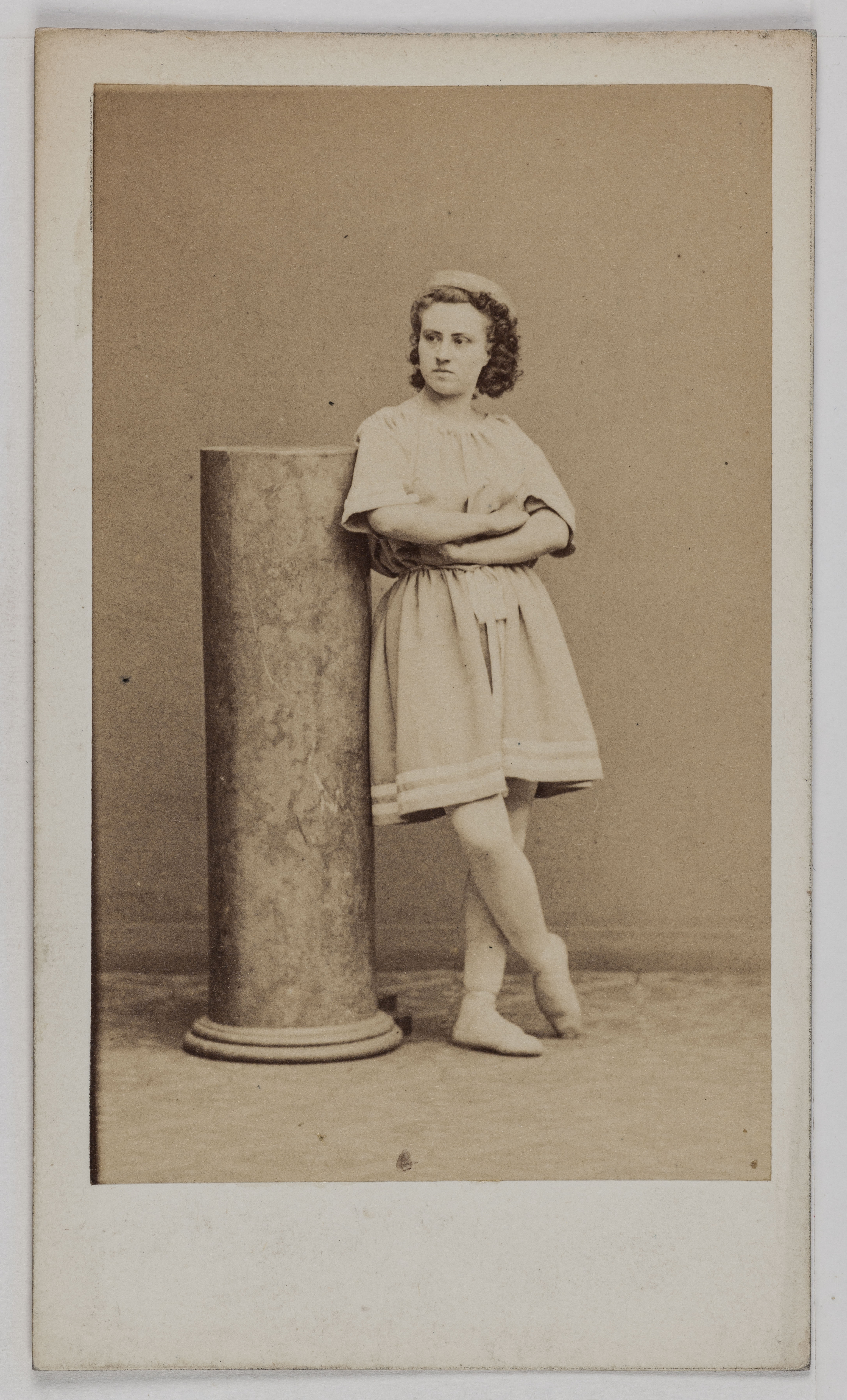 Disderi & Cie, Portrait de Mademoiselle Vileon, danseuse à l'Opéra.