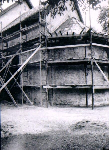 Unknown artist, S:t Olofs kyrka. Undersökningen 1950-62. 1/ Absiden under restaurering.