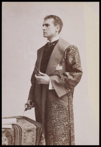 London Stereoscopic and Photographic Company, Guy Little Theatrical Photograph