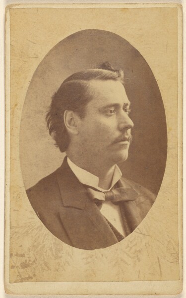Elliott & Fry, [Unidentified man in 3/4 profile, in quasi-oval style]