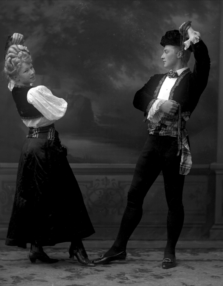 Gustav Borgen, Dobbeltportrett, mann og kvinne som spanske dansere.
