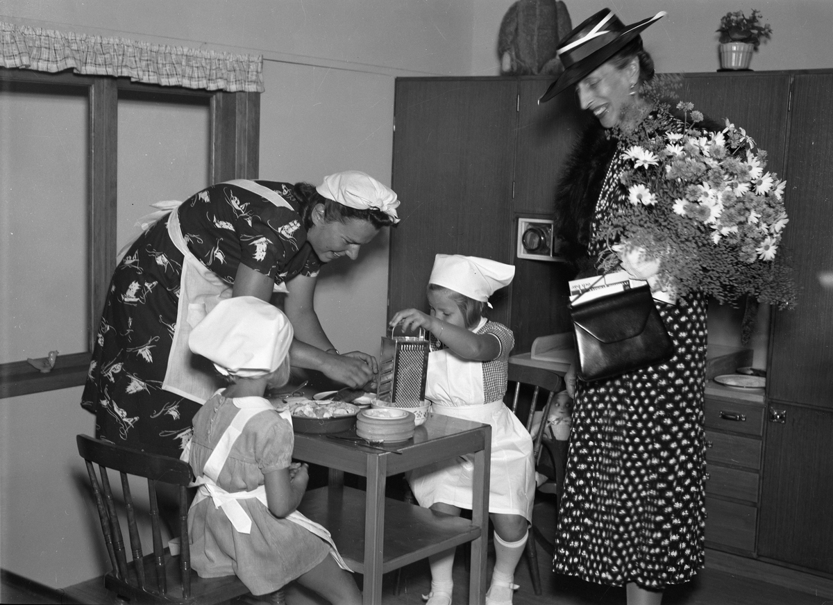 Paul Sandberg, Kronprinsessan Louise besöker en förskola i Uppsala 1937