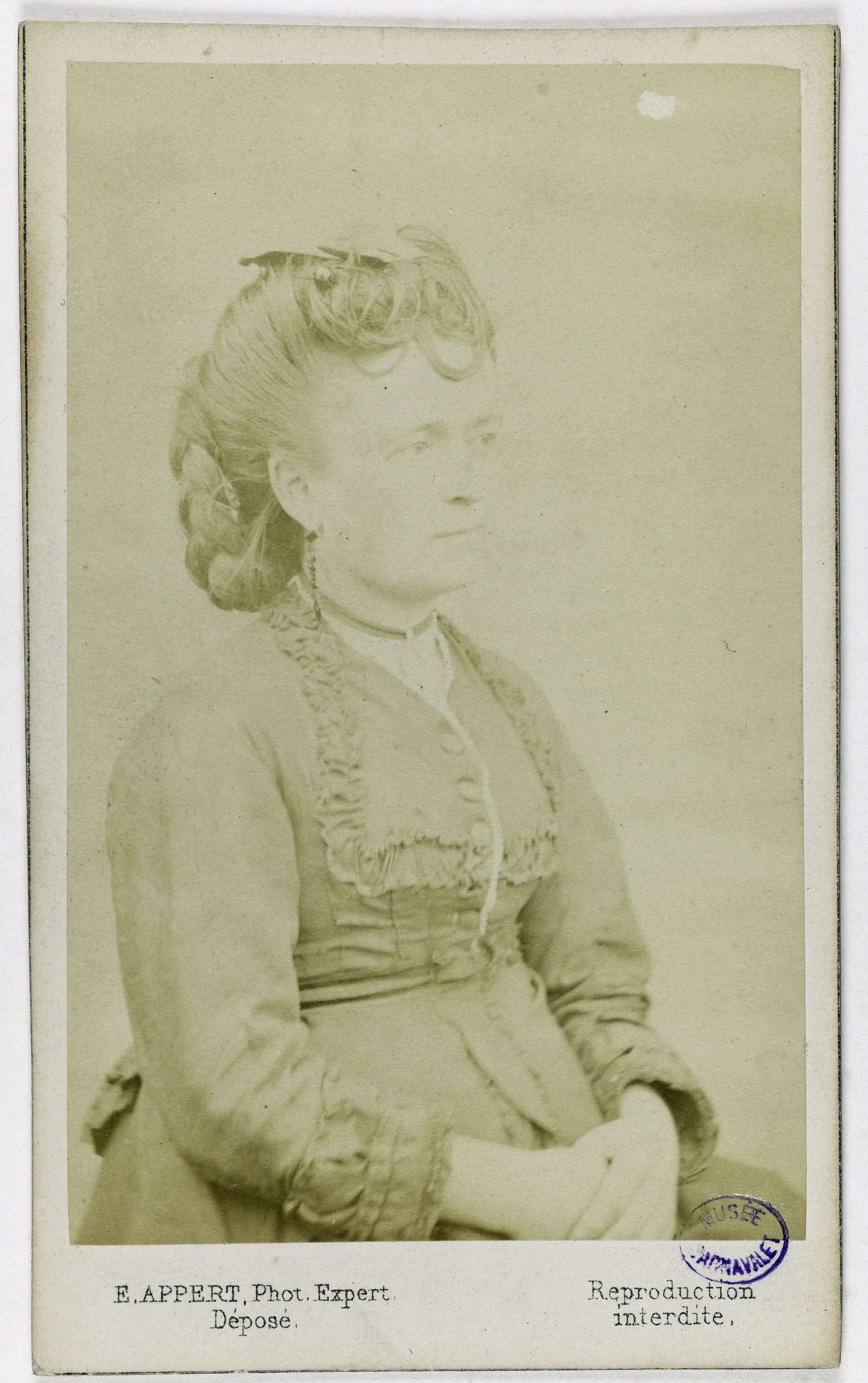 Ernest Charles Appert, Portrait de Morel Eugénie, pris à la prison des Chantiers à Versailles. Commune de Paris, 1871.