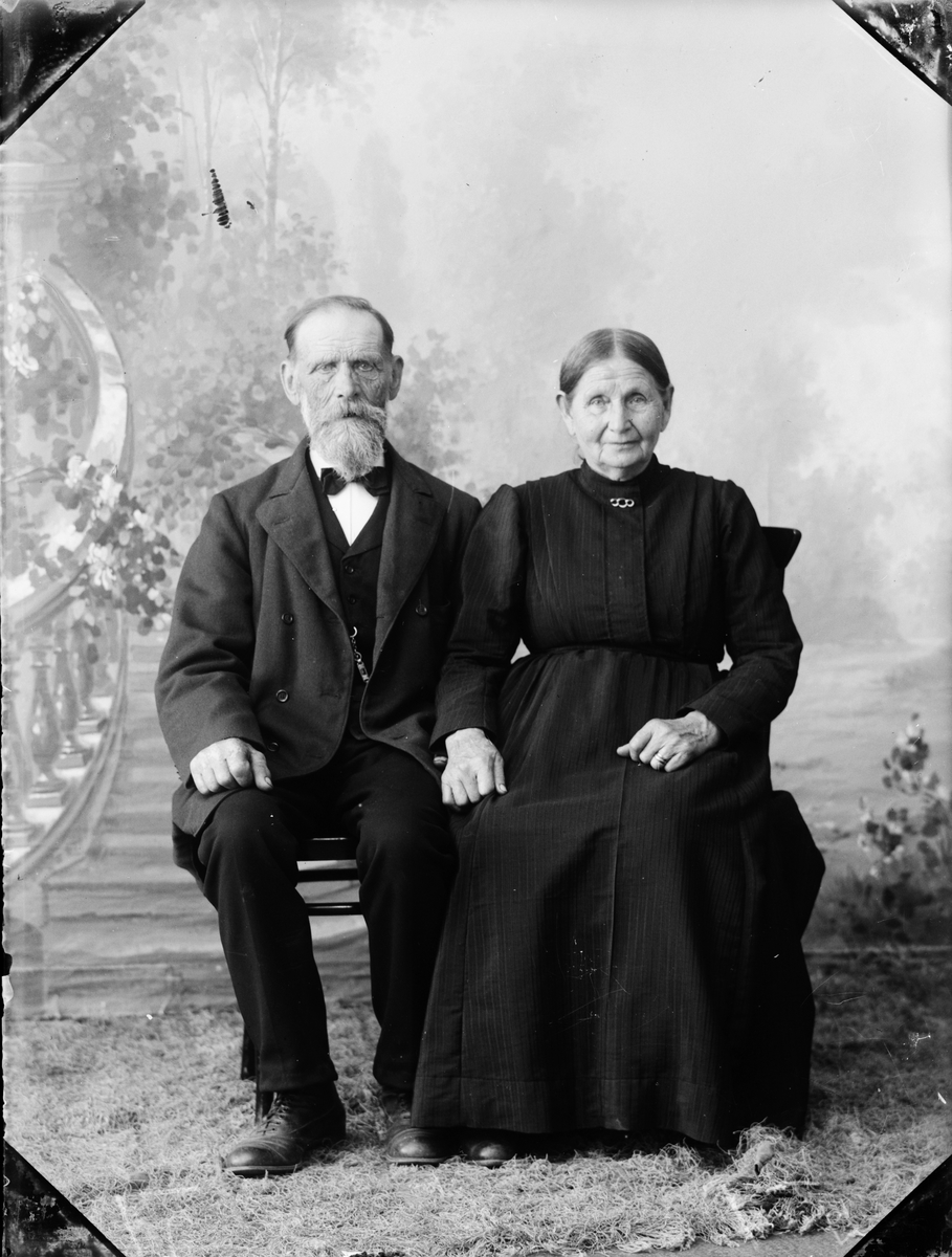 Skötsner-Edhlund, Ateljéporträtt - kvinna och man, Östhammar, Uppland
