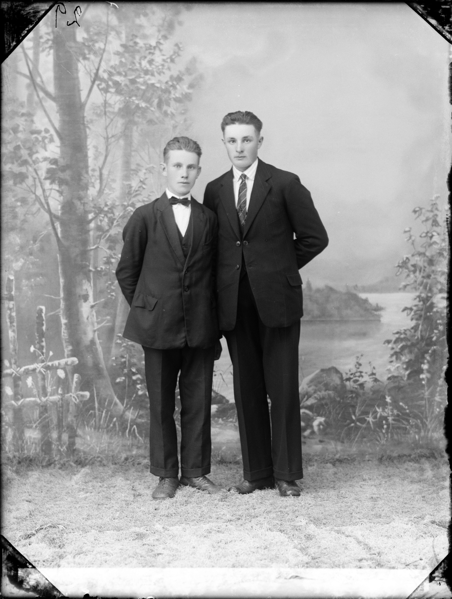 Skötsner-Edhlund, Ateljé Portrait - Nils and Evert Svensson from Lysta, Uppland