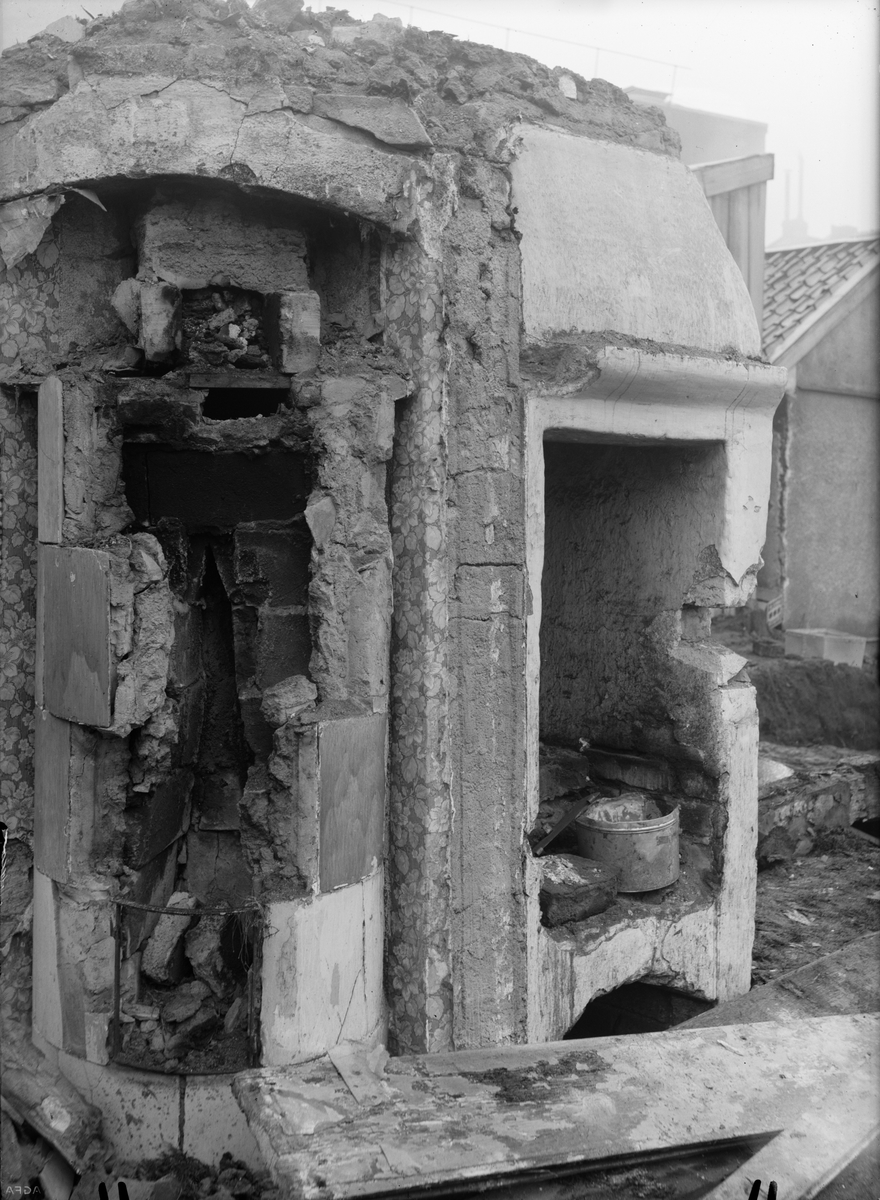 Paul Sandberg, Rivning av bostadshus, Klostergatan - Östra Ågatan 15, Uppsala november 1935