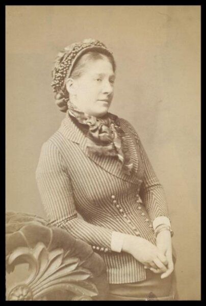 London Stereoscopic and Photographic Company, Guy Little Theatrical Photograph