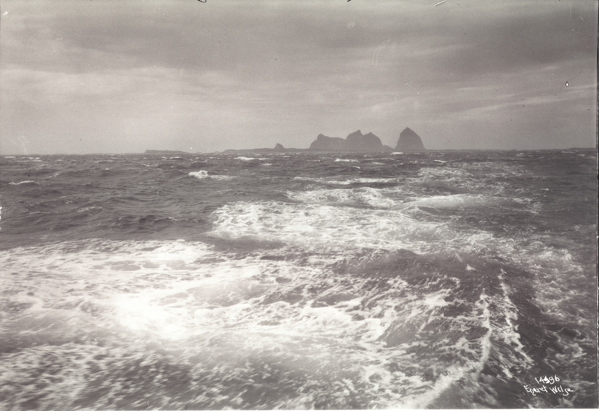 Anders Beer Wilse, Prot: Fiskeværet Træna, Helgeland