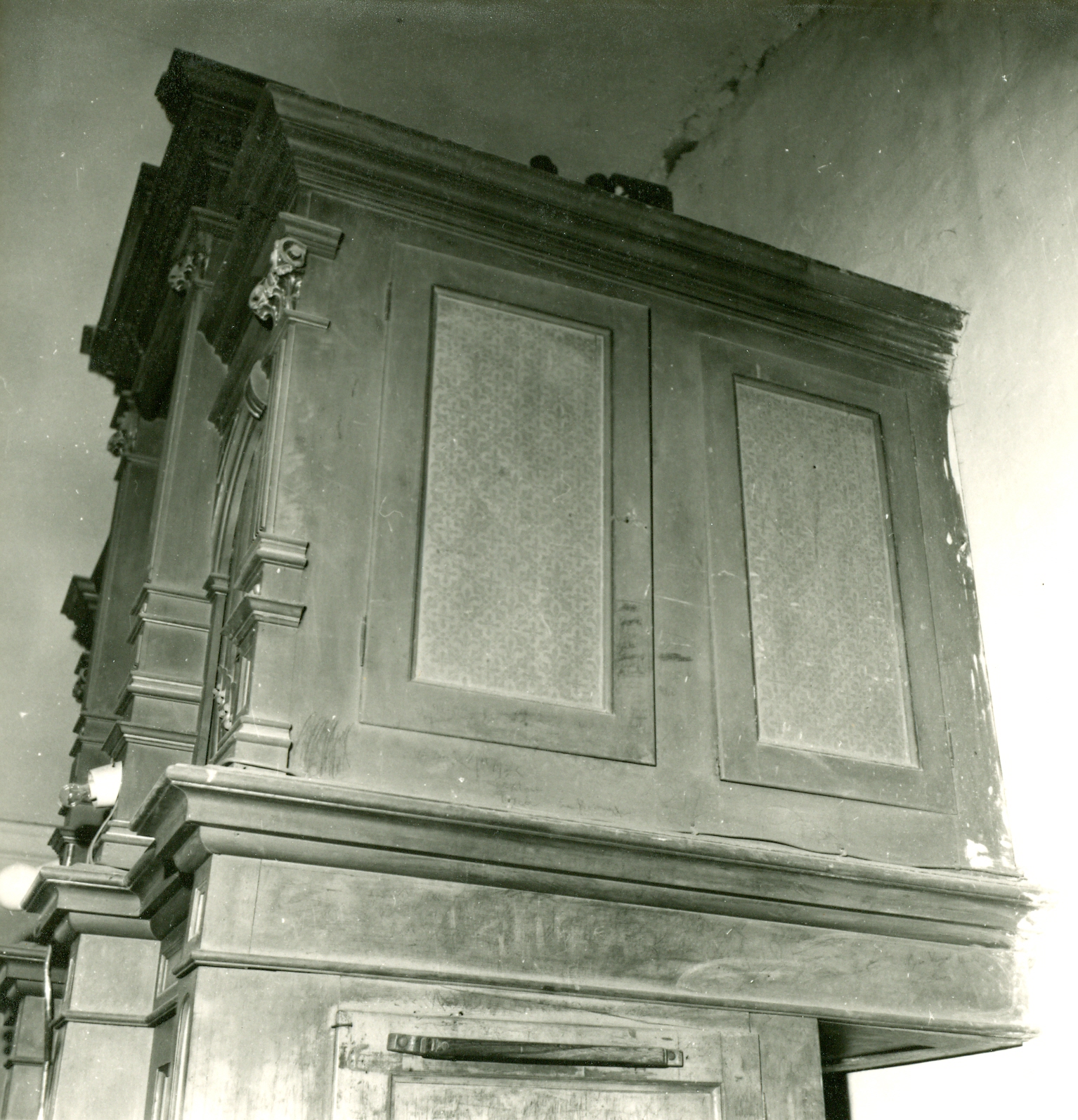 Nino Vranić, Čađavica (Podravska Slatina) - Župna crkva Sv. Petra Apostola - Detalj - desna bočna strana kućišta
