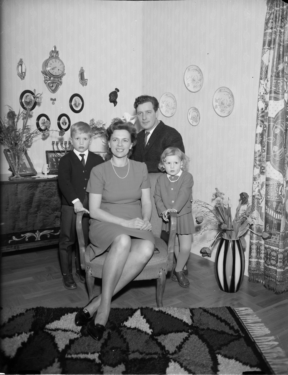 Skötsner-Edhlund, Group Retreat in Home Environment, Östhammar, Uppland, 1964