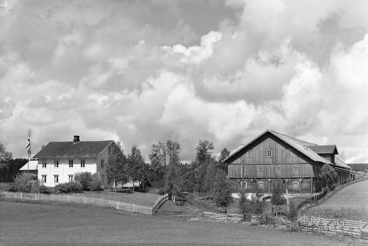 Anno Domkirkeodden, EKSTR: GARDSTUN, HOLEN NORDRE. Se Løtenboka, bind 2. Bygdeboka fra 1953, side 143