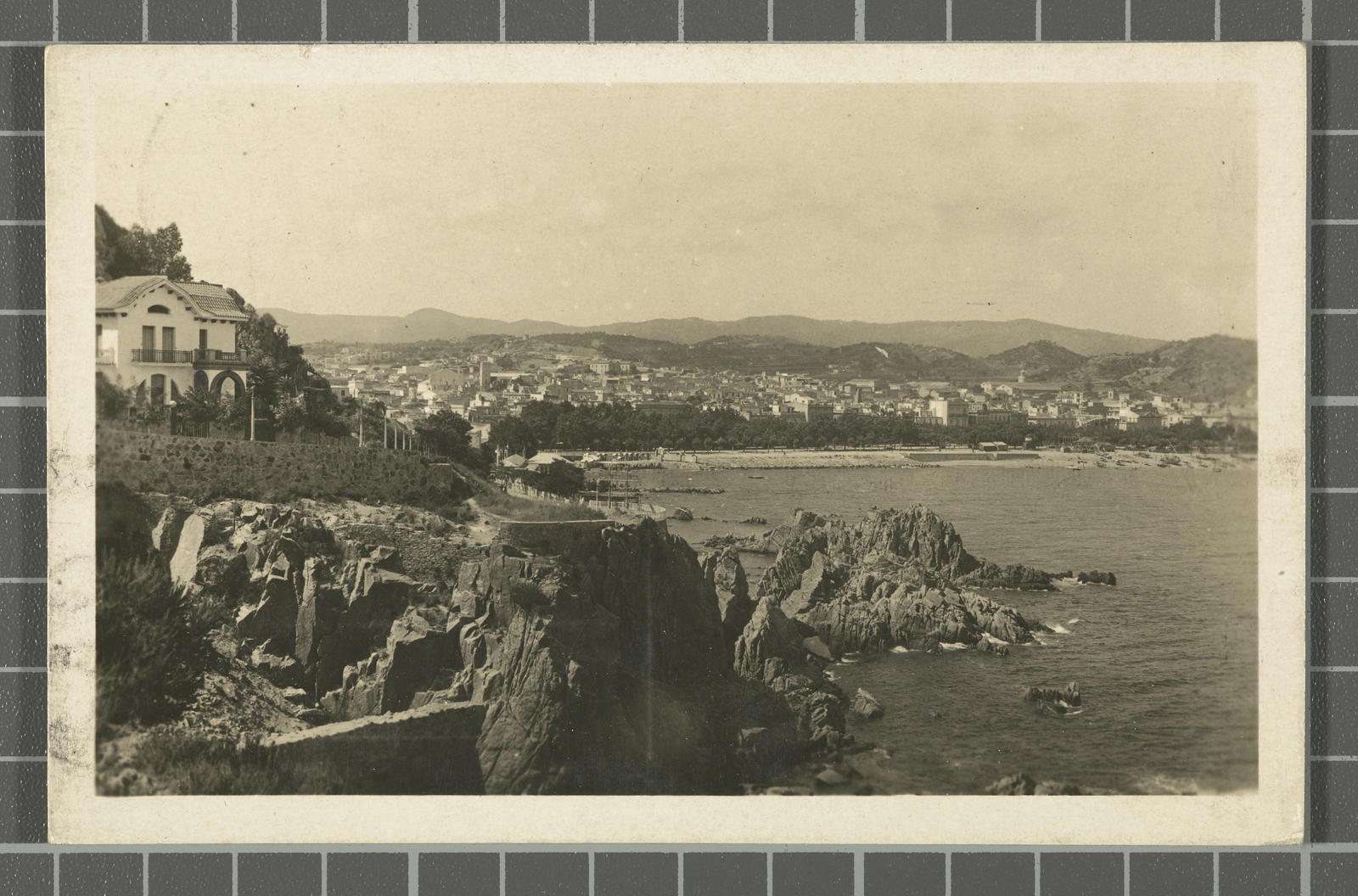 Desconegut, Vista general de Sant Feliu de Guixols
