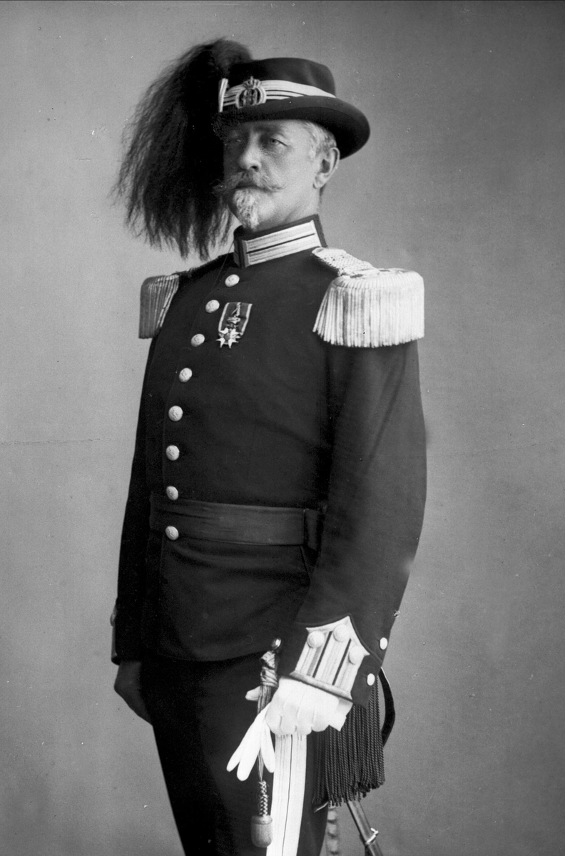 Gustav Borgen, Portrett, Thorvald Prydz i uniform som oberstløytnant ved H.M. Kongens Garde.