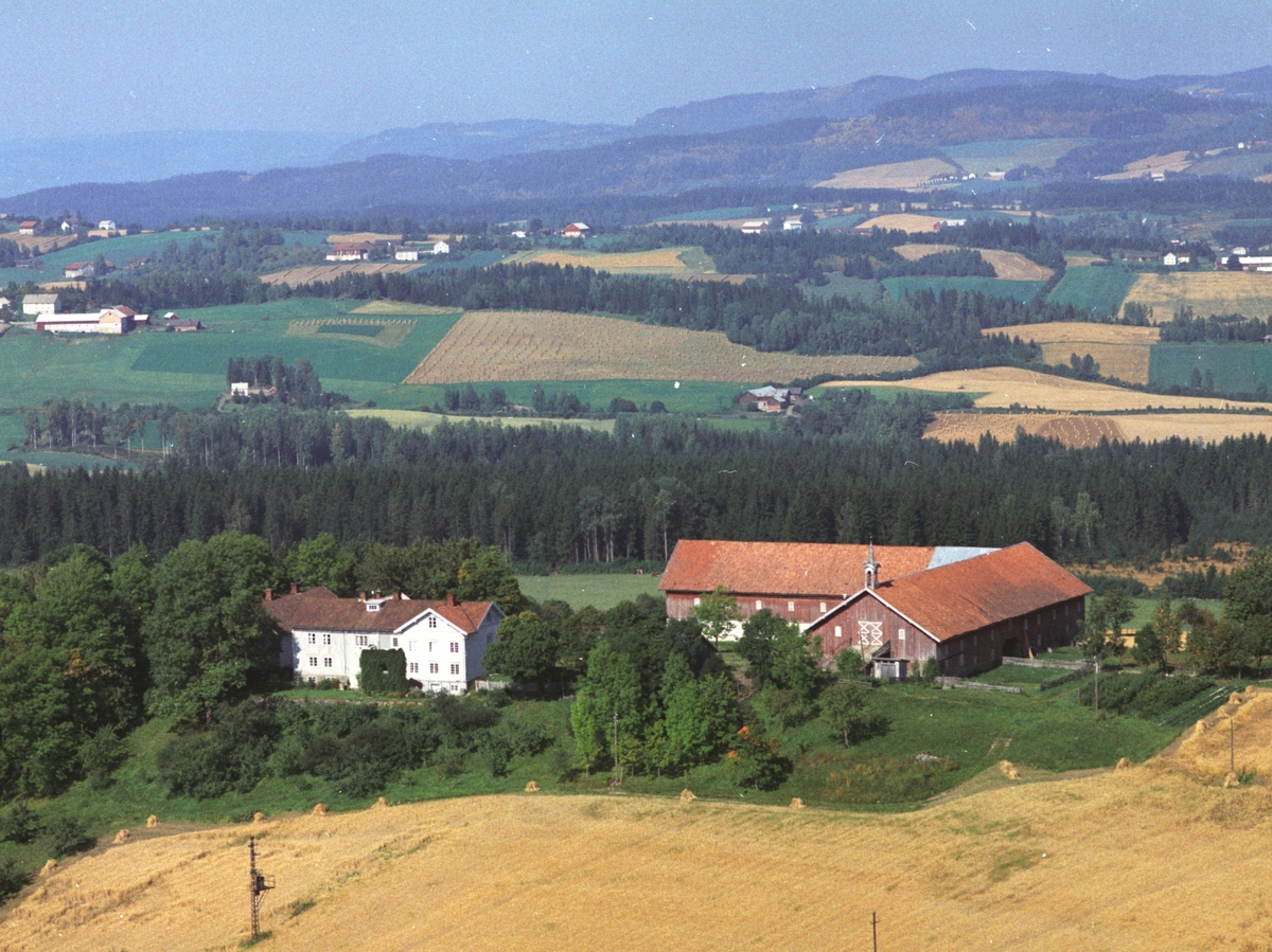 Widerøes Flyveselskap A/S, Flyfoto, Berg mellom, Ringsaker.