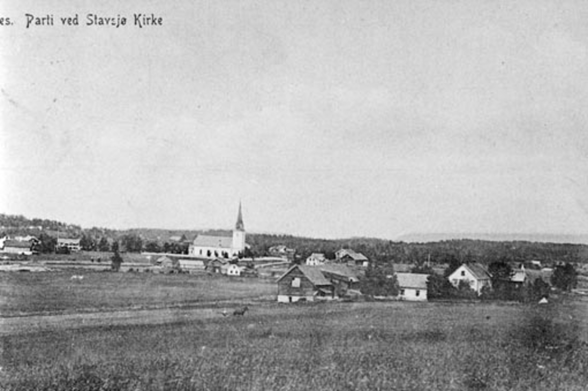 Anno Domkirkeodden, Stavsjø kirke med landskapet rundt. Hjelthjelt i forgrunn. Postkort.