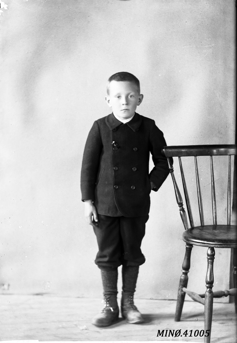 Oscar Holte, Portrett av ung gutt - Mikal Pladsen (født 19.12.1902)